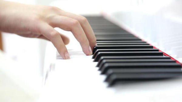 学钢琴难学吗？学习钢琴注意事项及技巧