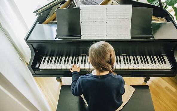 孩子的音乐启蒙学什么乐器最好？