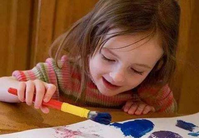 为什么不能比三岁更早一点开始画画兴趣的培养呢？为什么三岁开始就适合画画了呢？