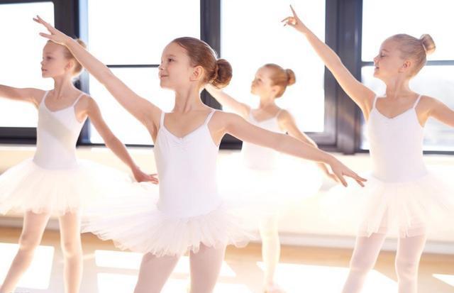 为什么小朋友学芭蕾最好从学习芭蕾预备班的课程开始。